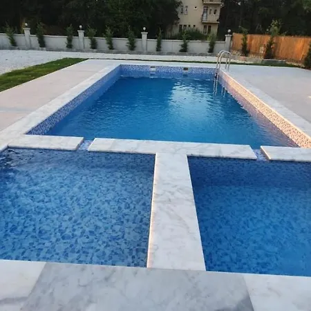 Plaja 900m Mesafede Havuzlu, Jakuzili Ve Cocuk Havuzlu