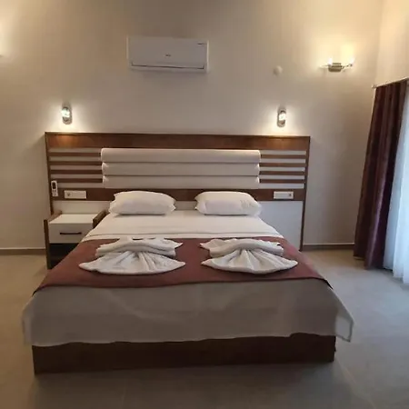 Plaja 900m Mesafede Havuzlu, Jakuzili Ve Cocuk Havuzlu וילה