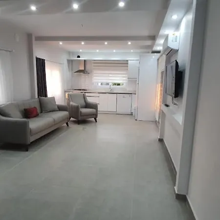 Plaja 900m Mesafede Havuzlu, Jakuzili Ve Cocuk Havuzlu Villa *