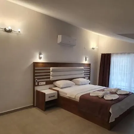 Plaja 900m Mesafede Havuzlu, Jakuzili Ve Cocuk Havuzlu Villa Fethiye