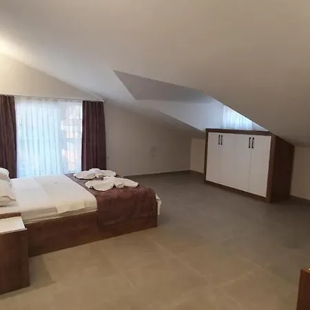 Plaja 900m Mesafede Havuzlu, Jakuzili Ve Cocuk Havuzlu *